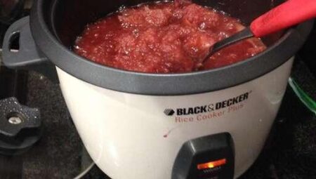 Rice Cooker Recipe: Raspberry Applesauce