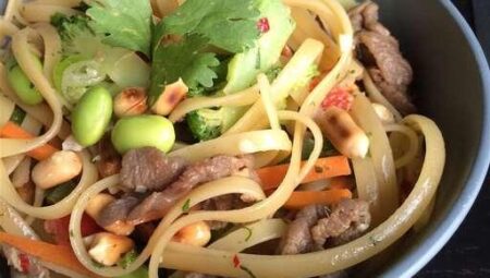 Asian Pasta Salad with Beef, Broccoli and Bean Sprouts