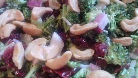 Delicious Broccoli Cranberry Salad