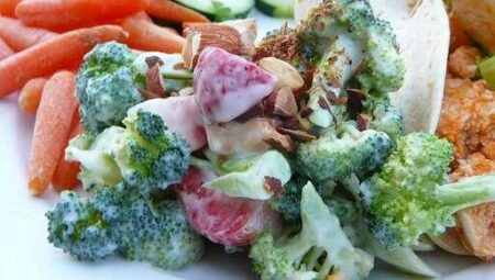 Broccoli Strawberry Salad