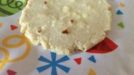 Pupusas de Queso (Cheese-Stuffed Tortillas)